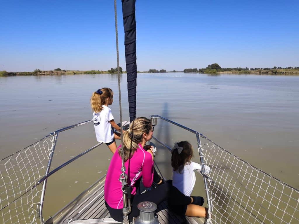 Navegando el Guadalquivir río arriba.