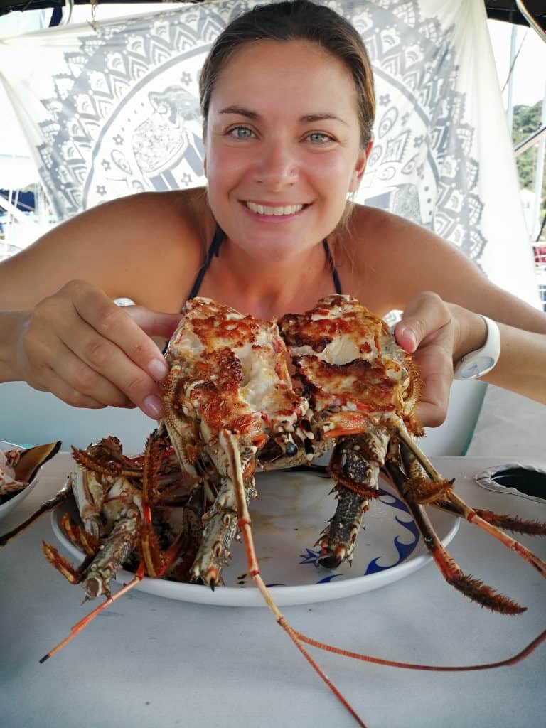 Posando con la comida.