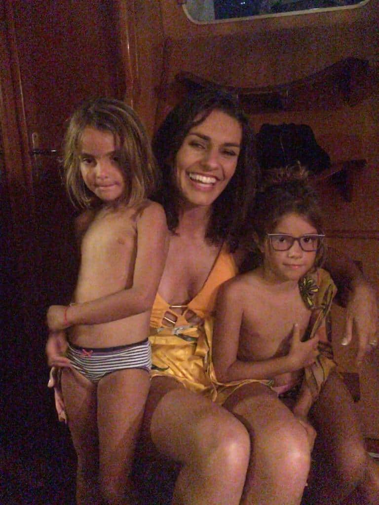 Sara y Mia con Jade, nuestra última clienta a bordo.