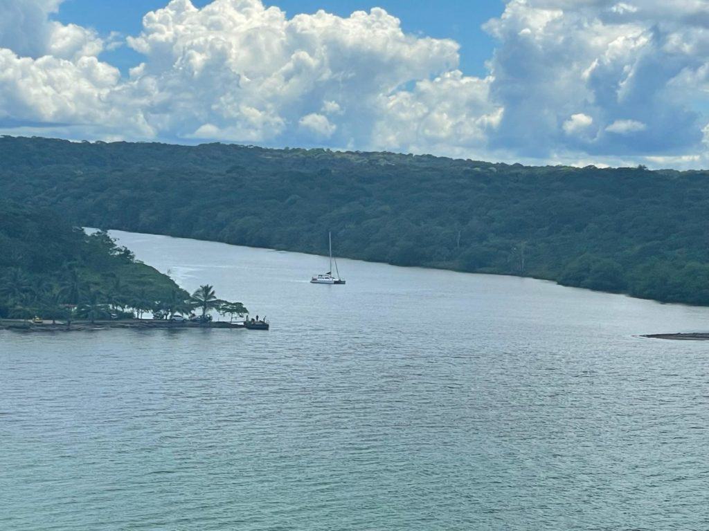 El NÏU en la desembocadura del Rio Chagres.