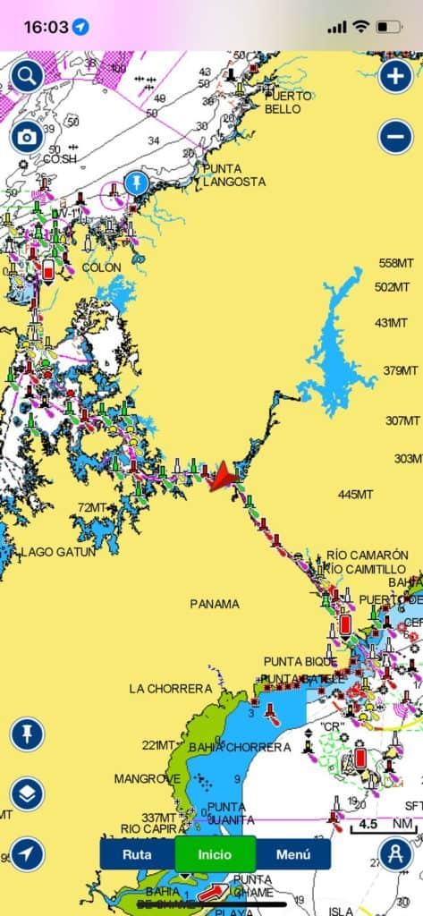 Amarrados en Gamboa.