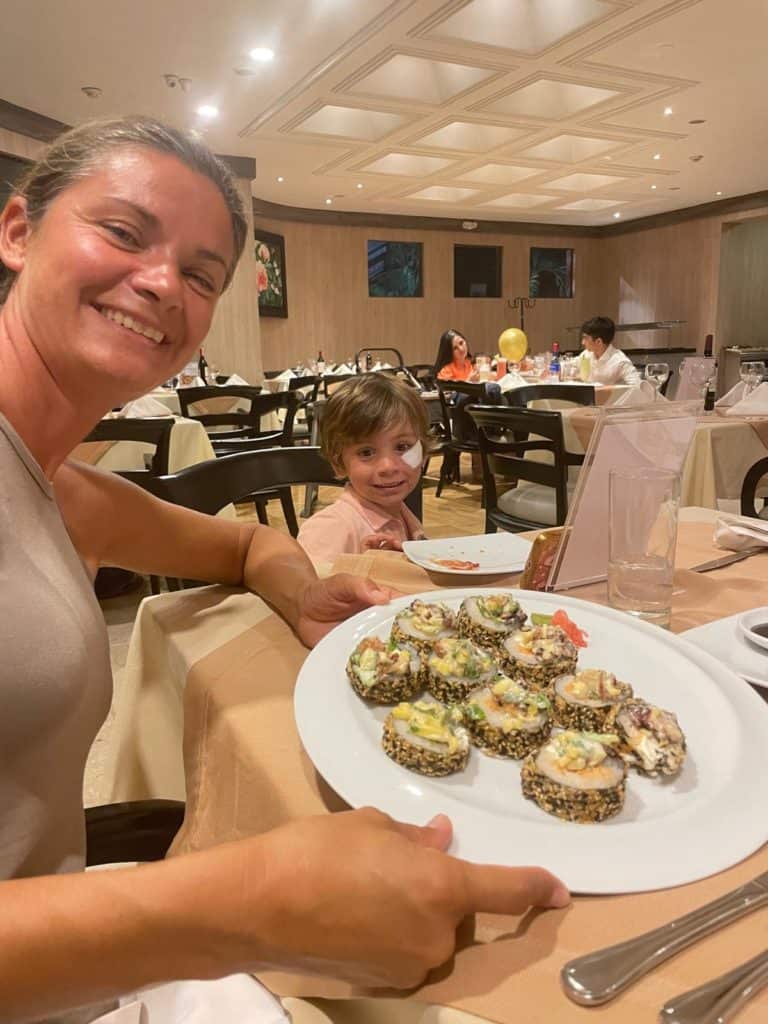 ...y Maria con su Sushi.
