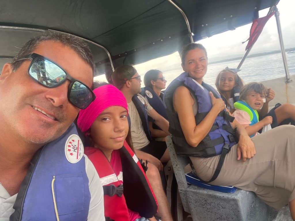 Salimos de Guna Yala en Lancha.