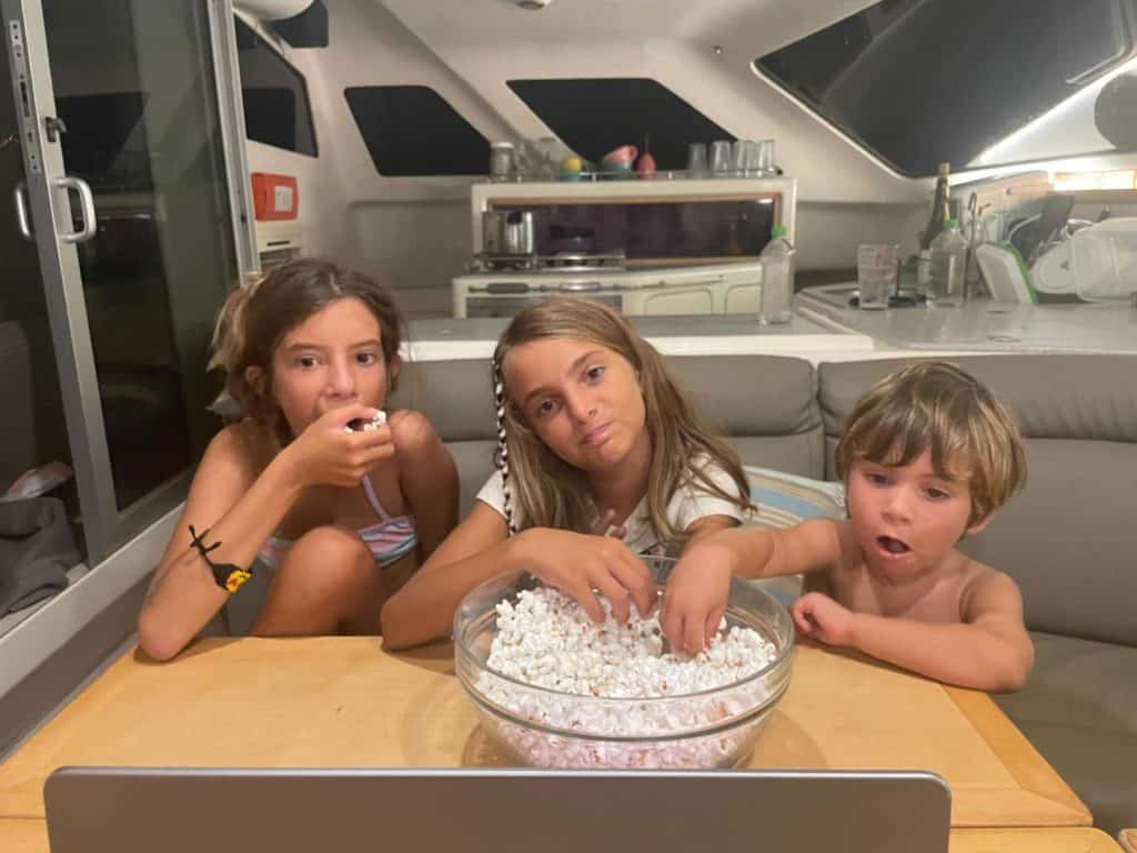 ... Y peli con palomitas.