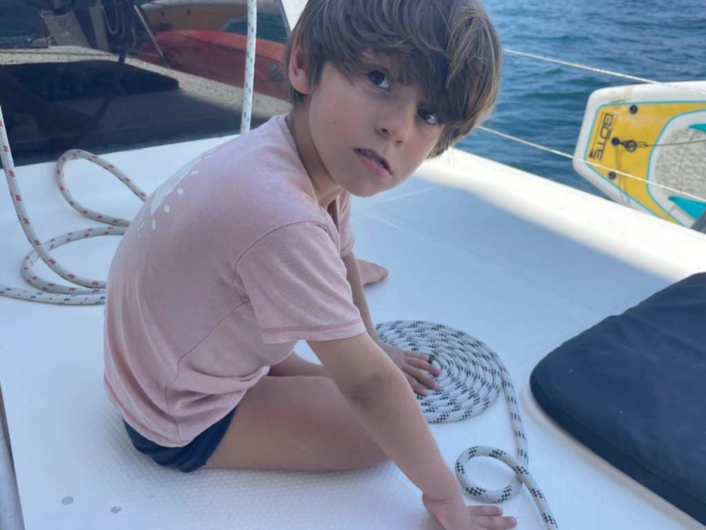 Erik adujando cabos.